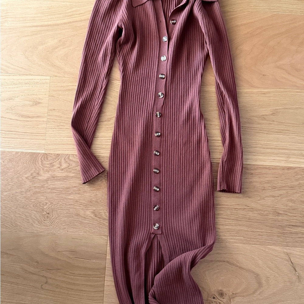 Elegant Ribbed Button-Down Dress - Picture 2 of 2